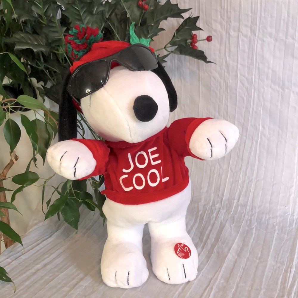 PEANUTS SNOOPY Joe Cool musical large dancing Christmas themed -WORKS!